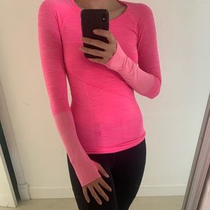 Never worn before! Victoria secret pink stretchy workout shirt size XS